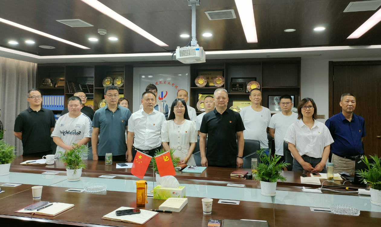 红歌嘹亮颂党恩 党建领航筑精品(图4)